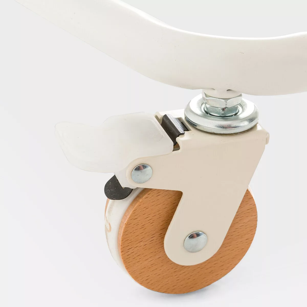 Portant à roulettes en fer et hévéa, Tania – Image 5