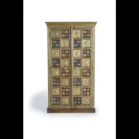 Benín – Armoire en bois de manguier laiton e maiolique