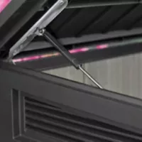 Coffre de jardin WALNUT Signature mega en résine effet bois – coloris noyer – 2020L – KETER