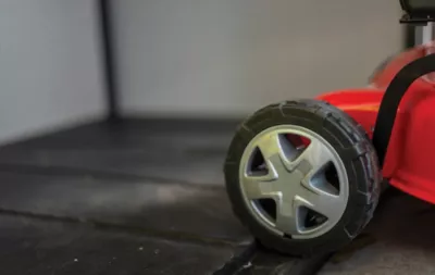 Coffre de jardin WALNUT Signature mega en résine effet bois - coloris noyer - 2020L - KETER – Image 7